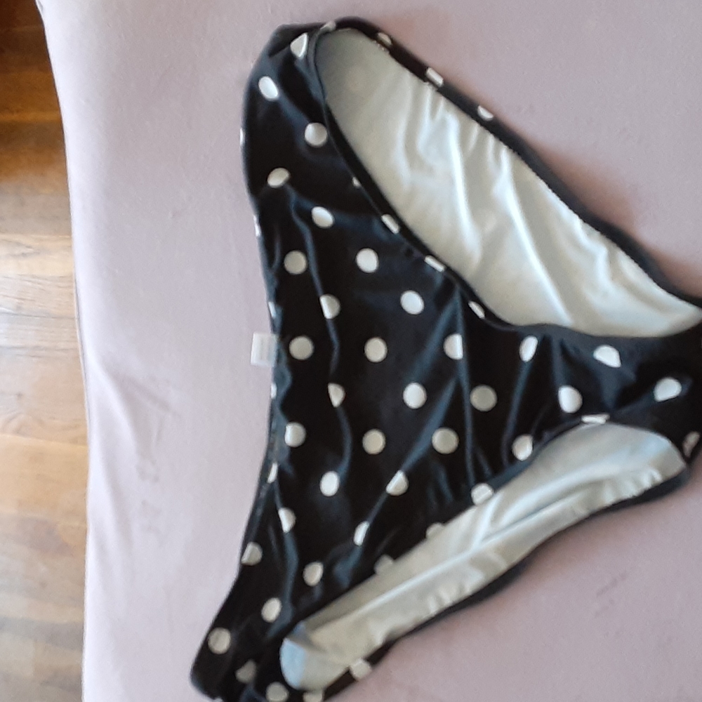 Bathing suit - Picture 3 of 3